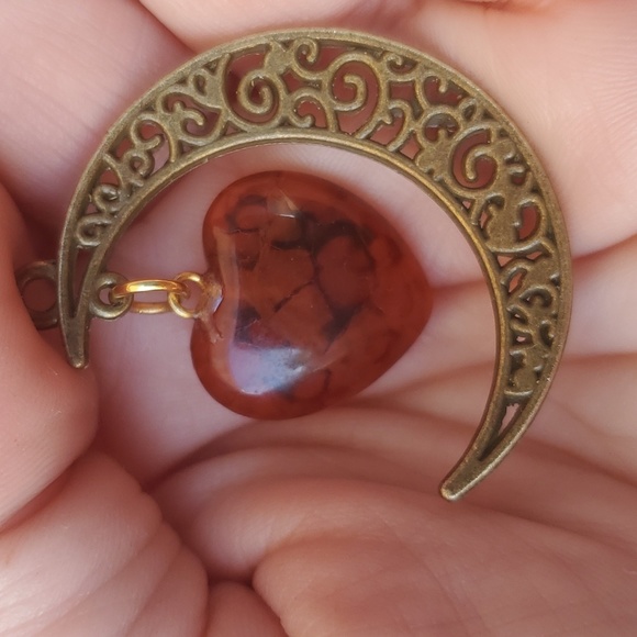 New Carved Heart Shaped Red Dragon Veins Agate Crescent Moon Bronze Pendant. - Picture 5 of 5